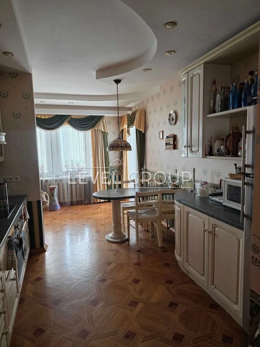 Продам 3-кімнатну квартиру, Івасюка проспект 22 м. Мінська
