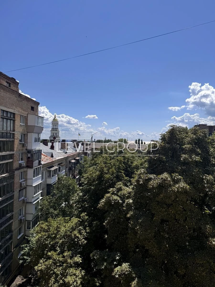 Продаж 2-к. квартири І. Мазепи 4(Січневого Повстання) Арсена