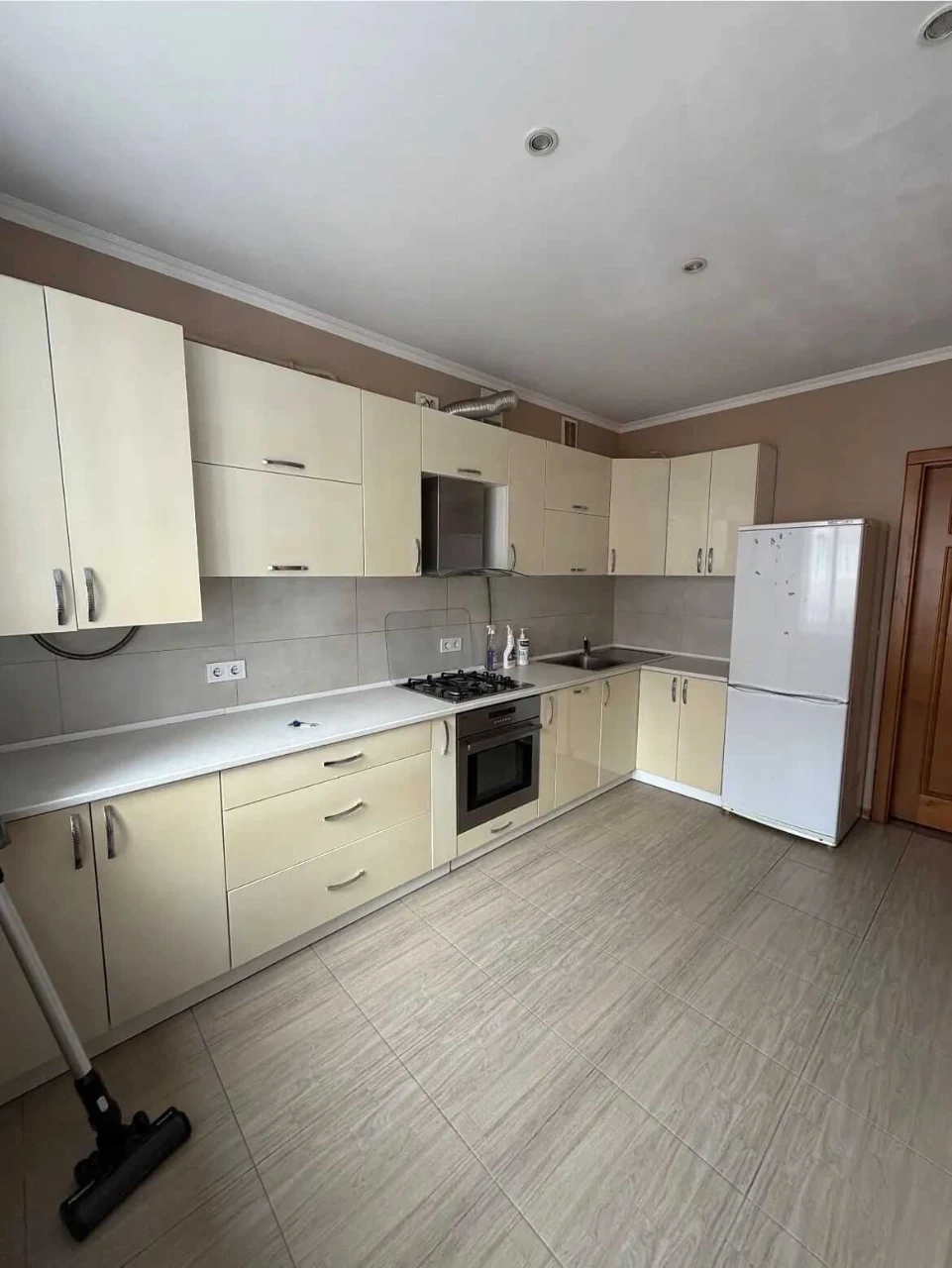 Продаж 2-кім квартира з ремонтом біля стометрівки, вул. Чорн