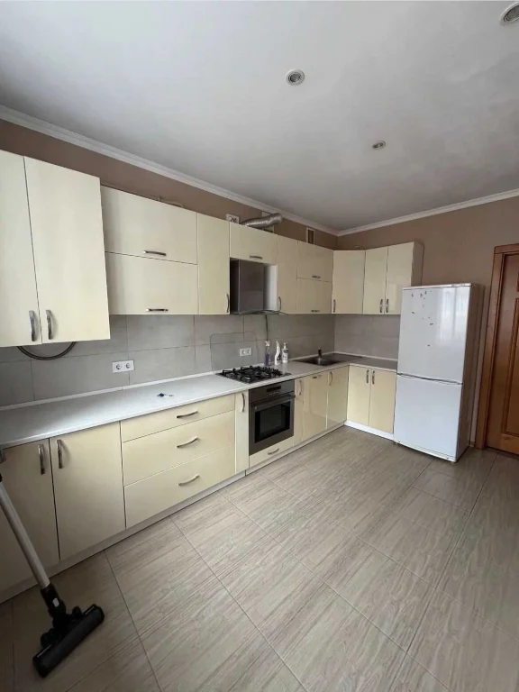 Продаж 2-кім квартира з ремонтом біля стометрівки, вул. Чорн