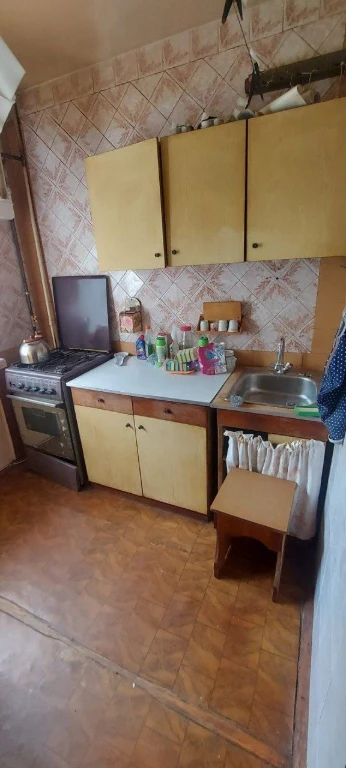 продам 2 х.ком.квартиру ХТЗ по.Индустриальный. 57.