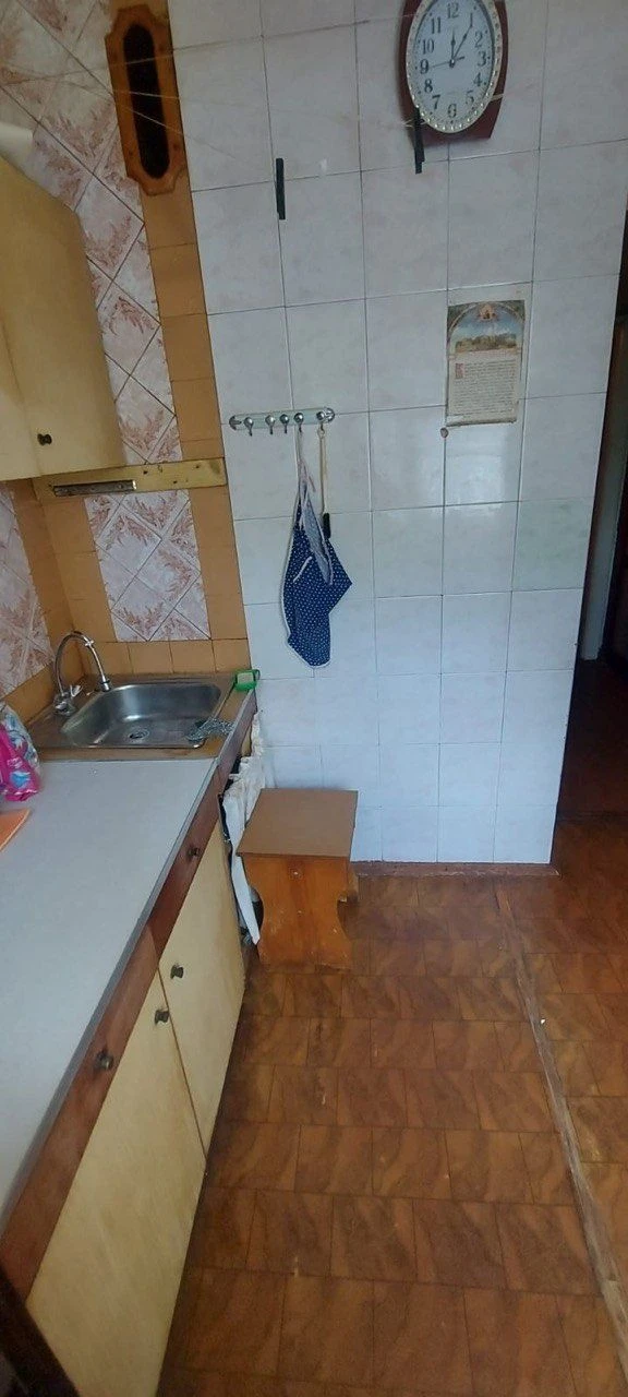 продам 2 х.ком.квартиру ХТЗ по.Индустриальный. 57.