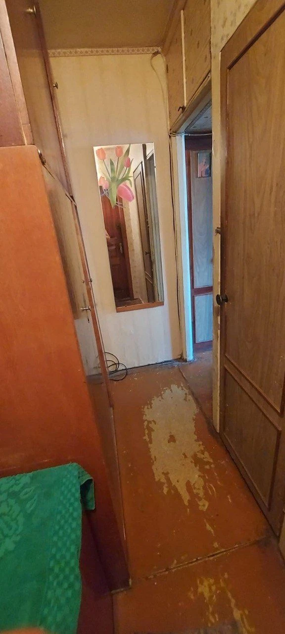 продам 2 х.ком.квартиру ХТЗ по.Индустриальный. 57.