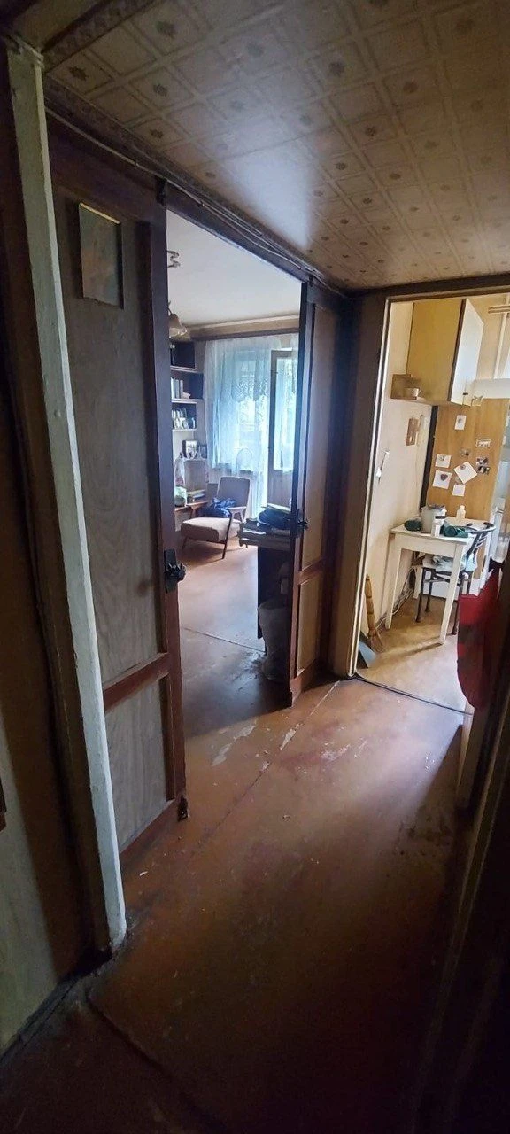 продам 2 х.ком.квартиру ХТЗ по.Индустриальный. 57.