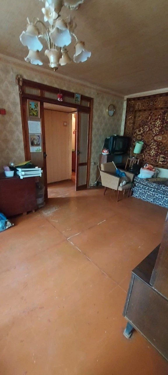 продам 2 х.ком.квартиру ХТЗ по.Индустриальный. 57.