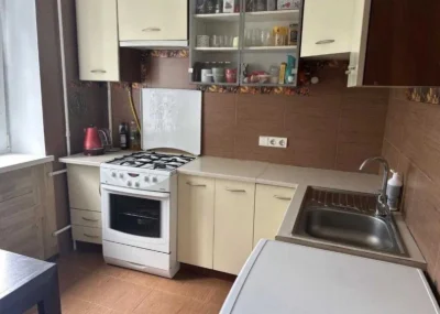 Продаж 3кім. кв-ри вул.Академіка Лазаренка, Ремонт 90000дол.