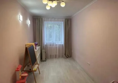 Продаж 3кім. кв-ри вул.Академіка Лазаренка, Ремонт 90000дол.
