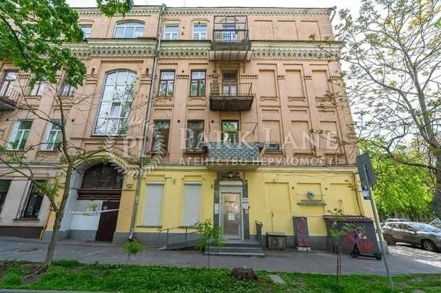 Царський будинок 1к квартира з гарним ремонтом Золоті Ворота