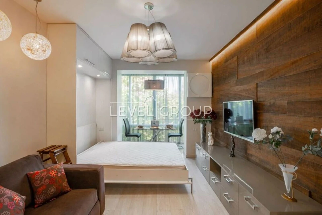 Продам 1к квартиру з ремонтом Лаврська, 8 Арсенальна