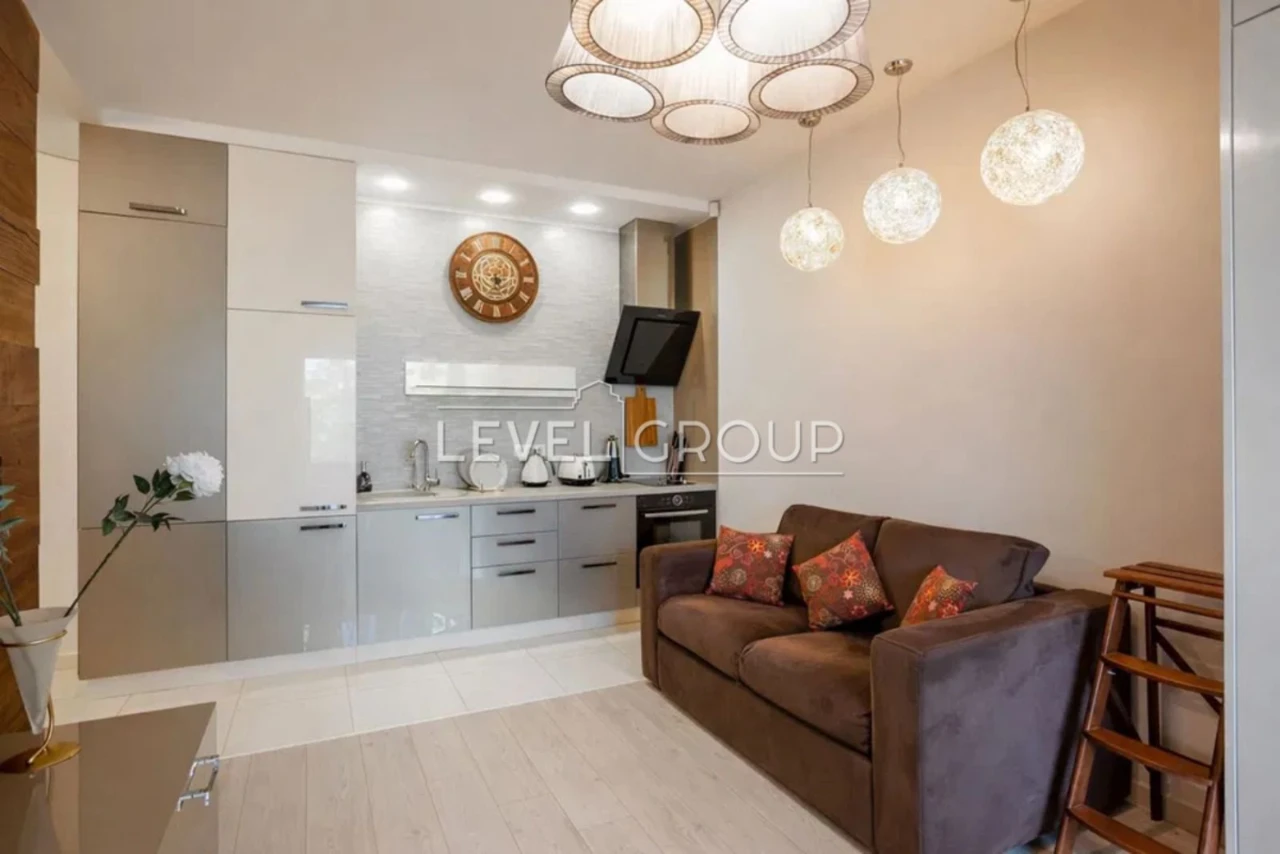 Продам 1к квартиру з ремонтом Лаврська, 8 Арсенальна