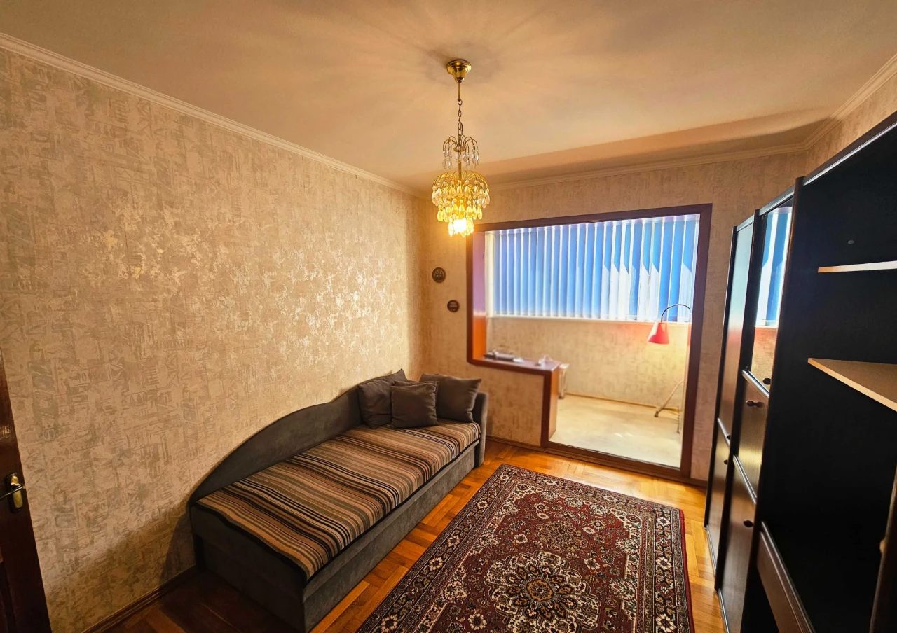 Продаж 3-кімнатної квартири (105 м²) з двома балконами та за