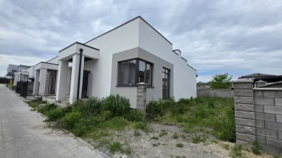 Продаж котеджу з ділянкою