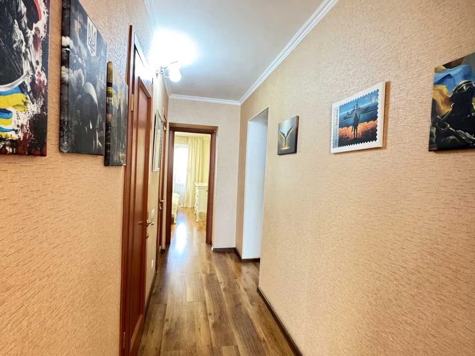 Квартира. Київ, Драгоманова вул.