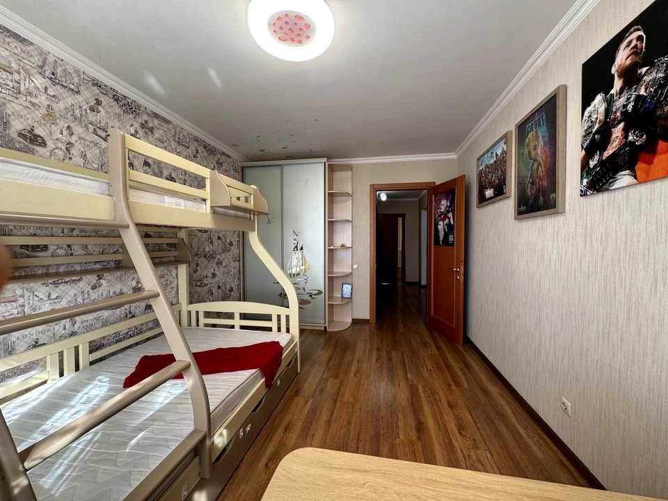 Квартира. Київ, Драгоманова вул.