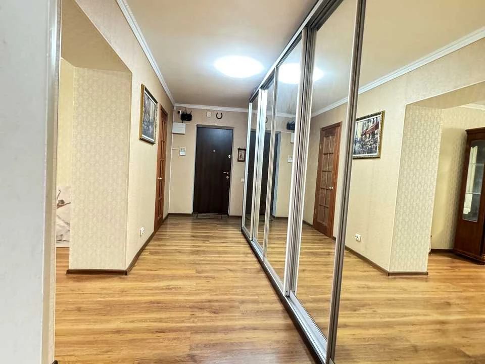 Квартира. Київ, Драгоманова вул.