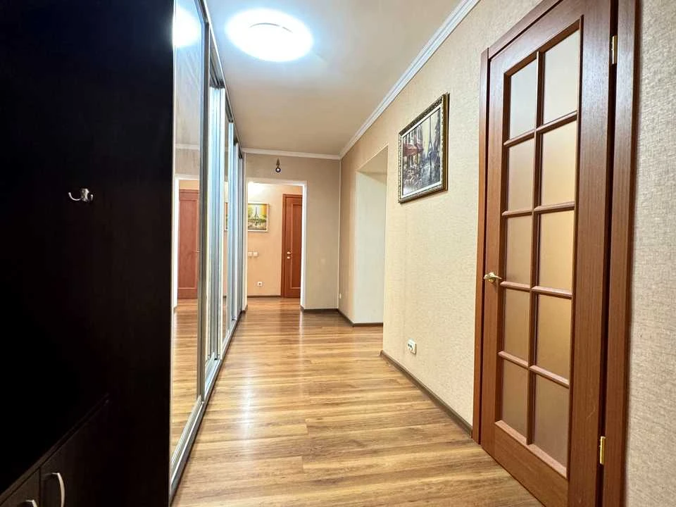 Квартира. Київ, Драгоманова вул.
