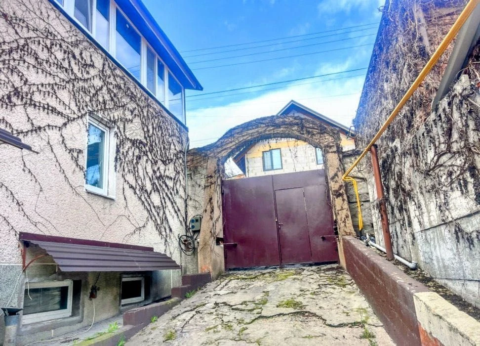 Продам ДОМ. на ж/м ПОБЕДА-3, с ГАРАЖОМ