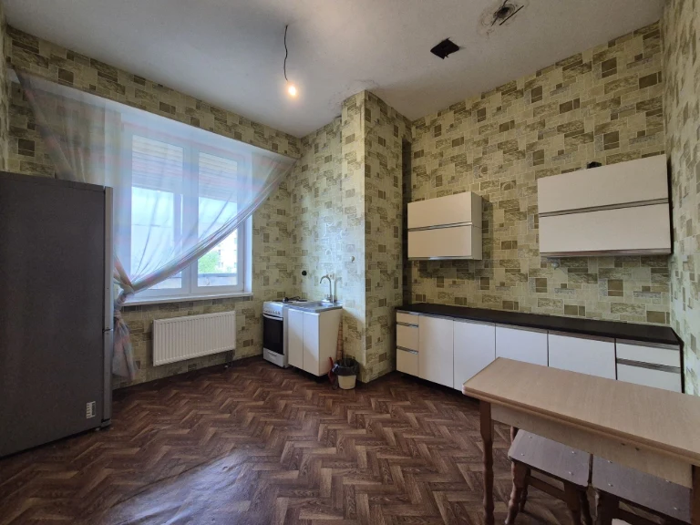 Продаж 2к квартири 70квм Харченко 47А Бортничі