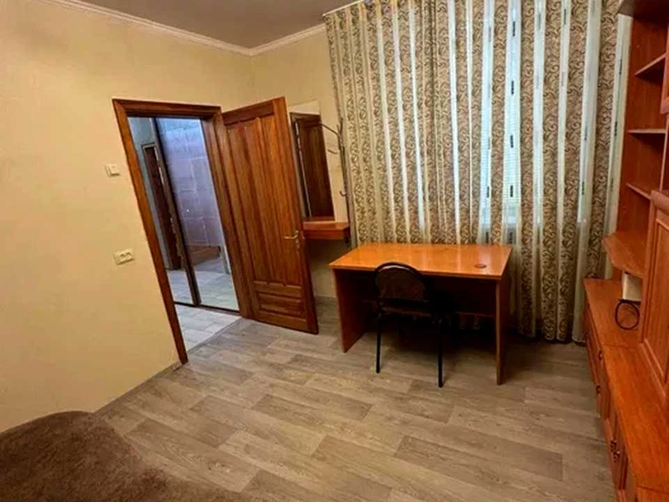 Квартира. Київ, Анни Ахматової вул.