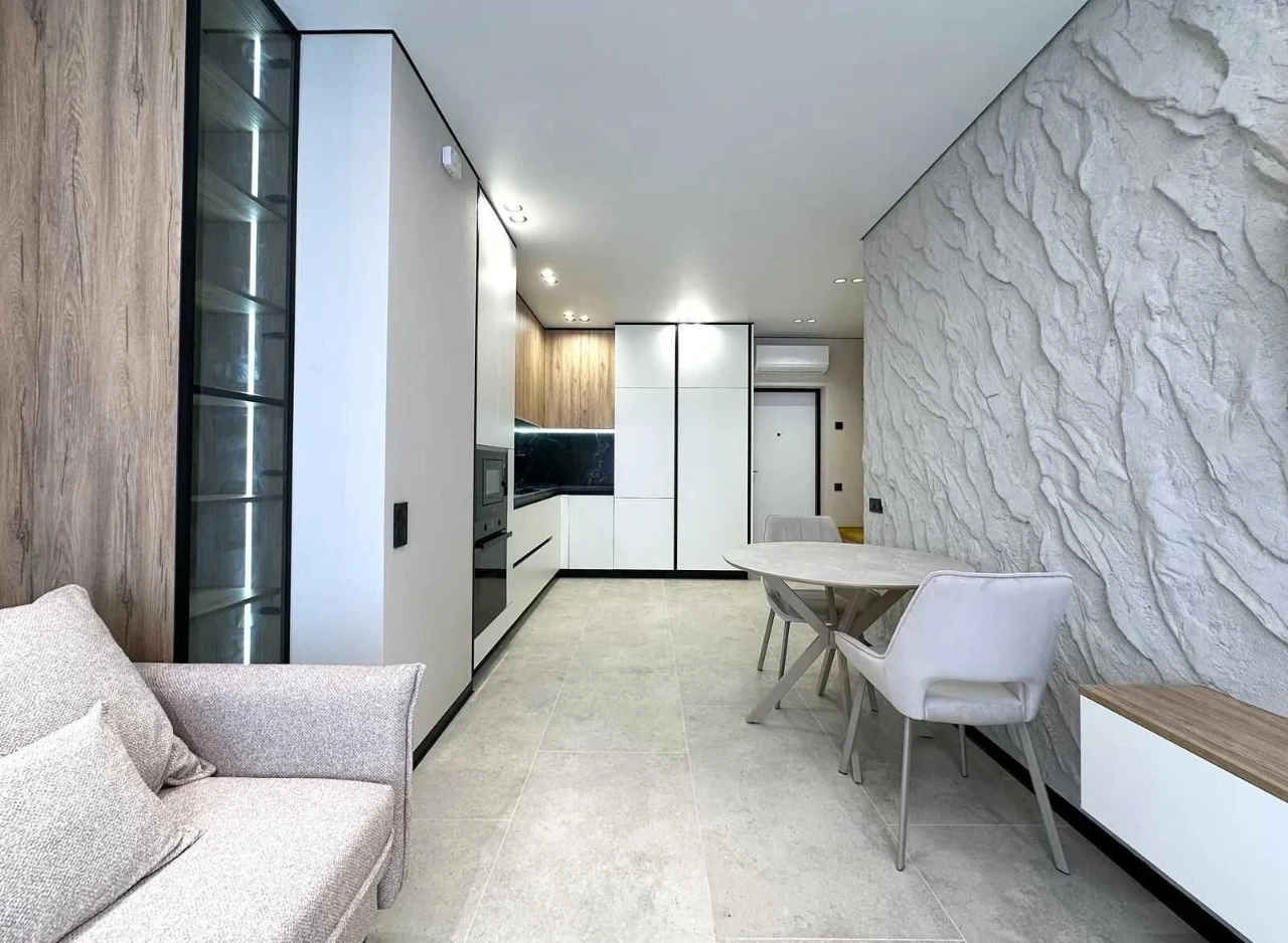 Продаж 1-кім квартира укомплектована Центр. ЖК Light Home
