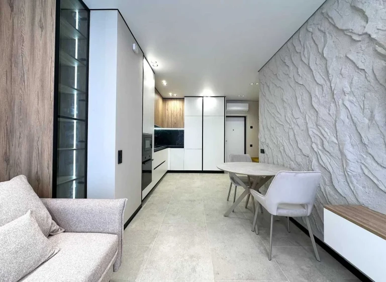 Продаж 1-кім квартира укомплектована Центр. ЖК Light Home