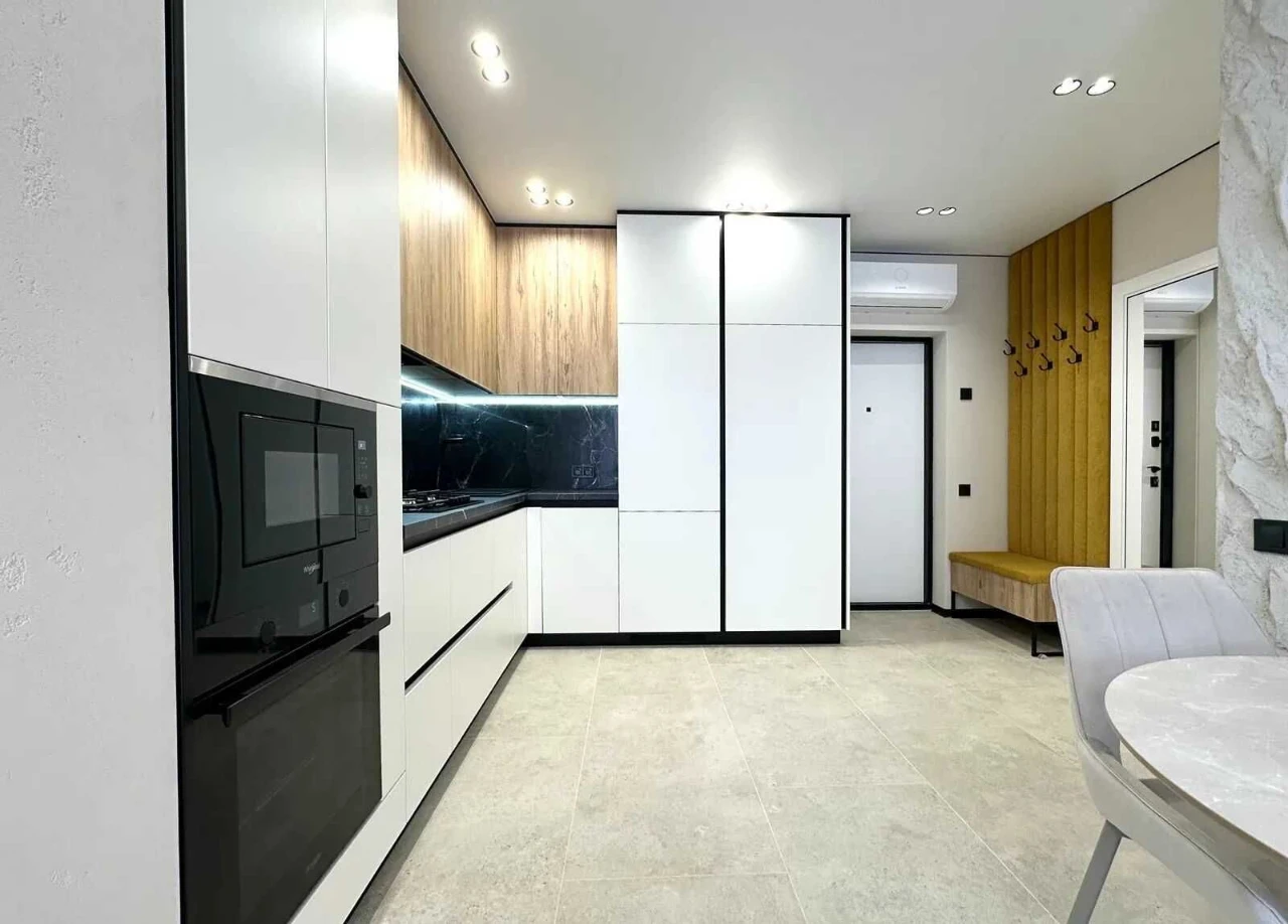 Продаж 1-кім квартира укомплектована Центр. ЖК Light Home