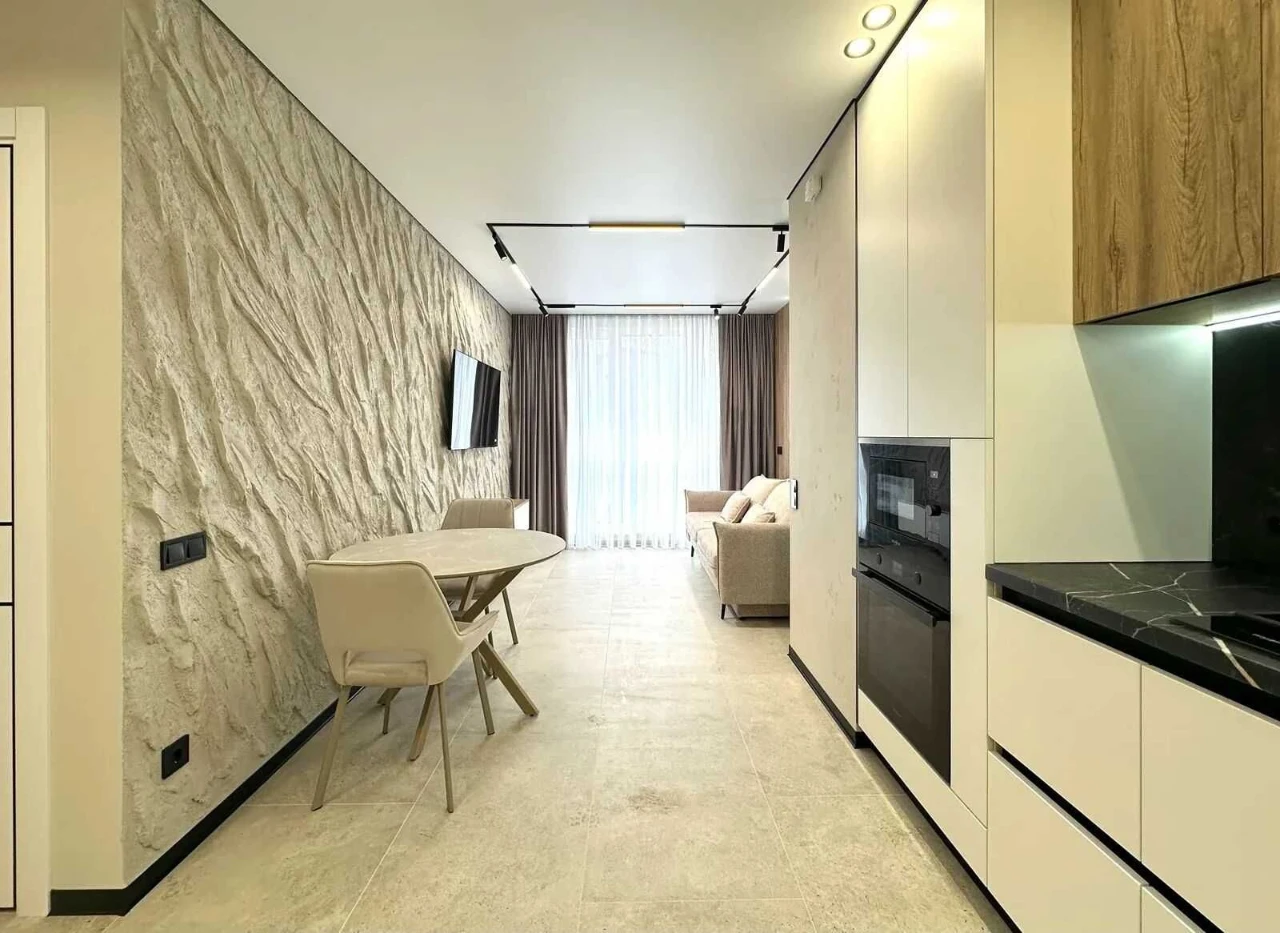 Продаж 1-кім квартира укомплектована Центр. ЖК Light Home