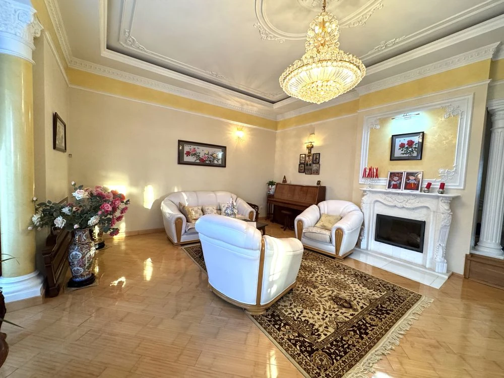 Продам будинок (Дивокрай). Земельна ділянка 20 сот .