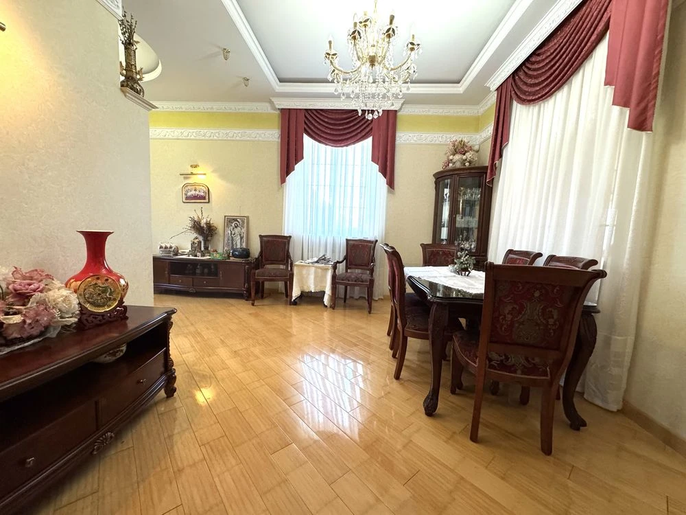 Продам будинок (Дивокрай). Земельна ділянка 20 сот .