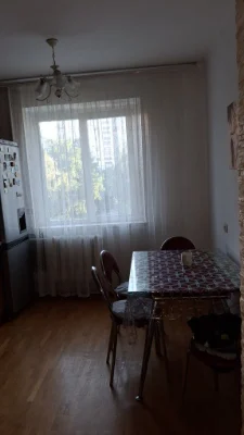 Продаж трикімнатної квартири