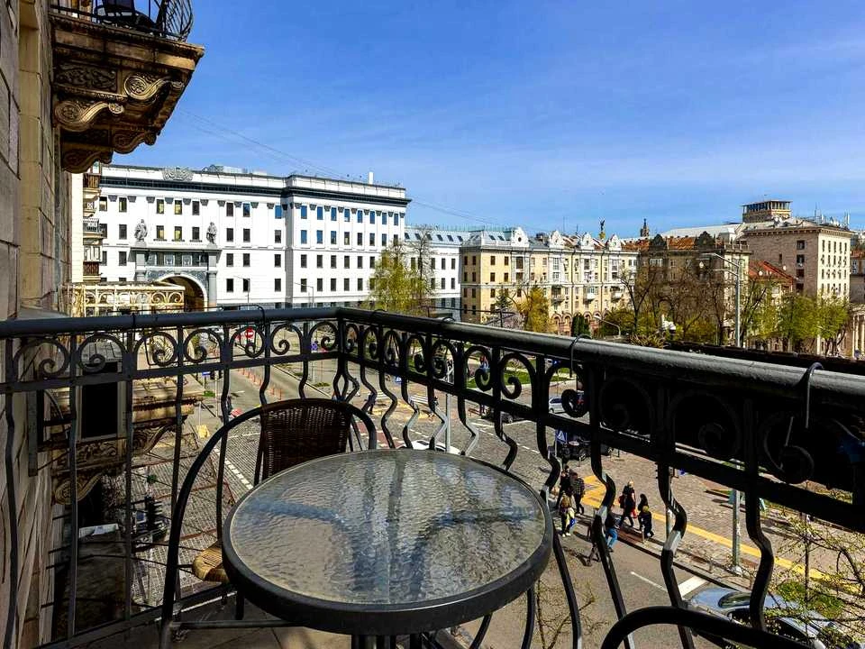 Квартира. Київ, Євгена Чикаленка вул. (Пушкінська)