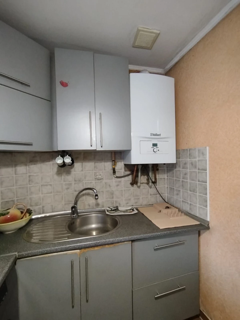 продам двокімнатну квартиру по вулиці Головна(район церкви П