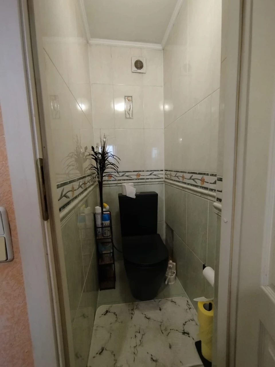 продам двокімнатну квартиру по вулиці Головна(район церкви П