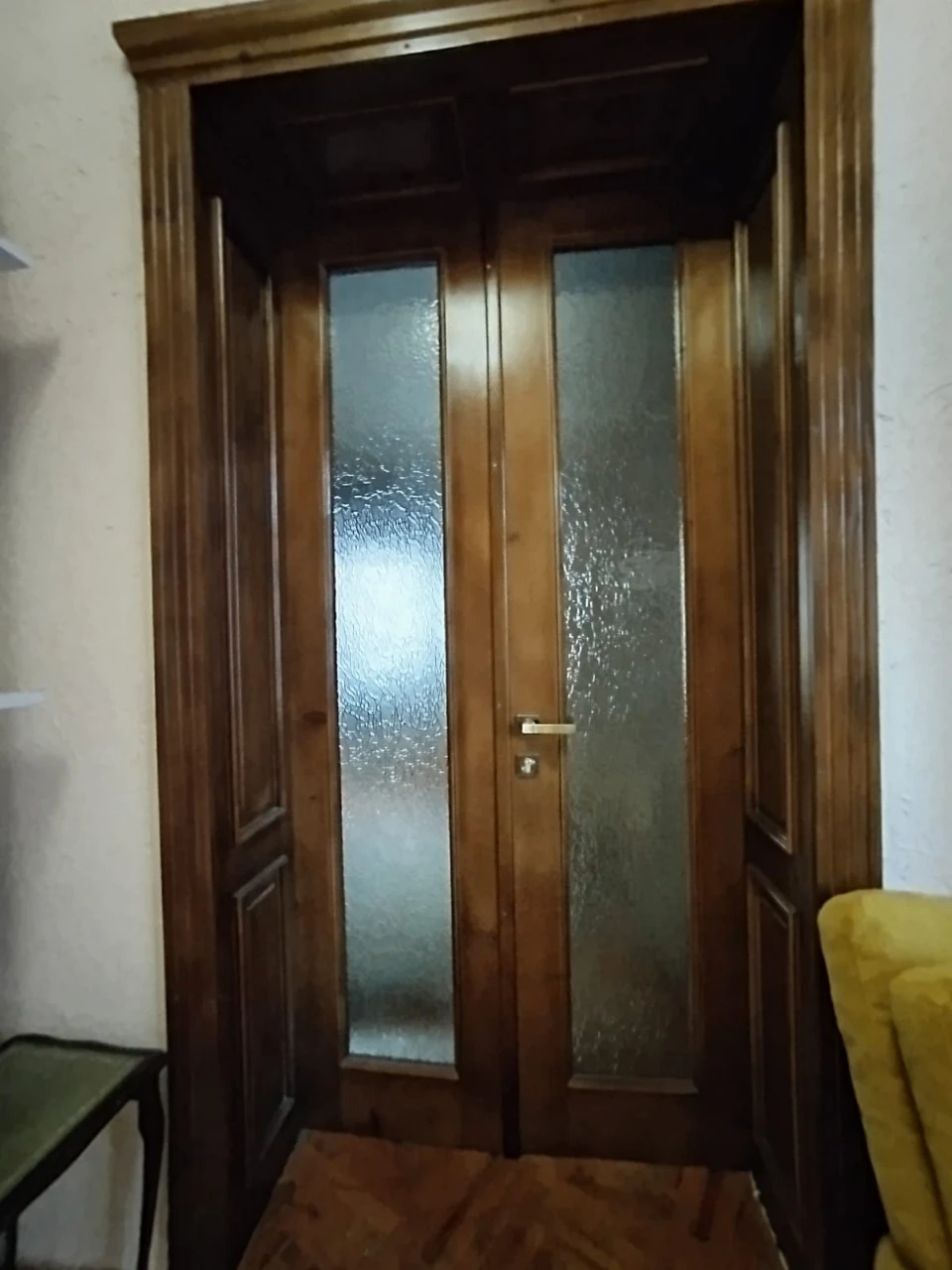 продам двокімнатну квартиру по вулиці Головна(район церкви П