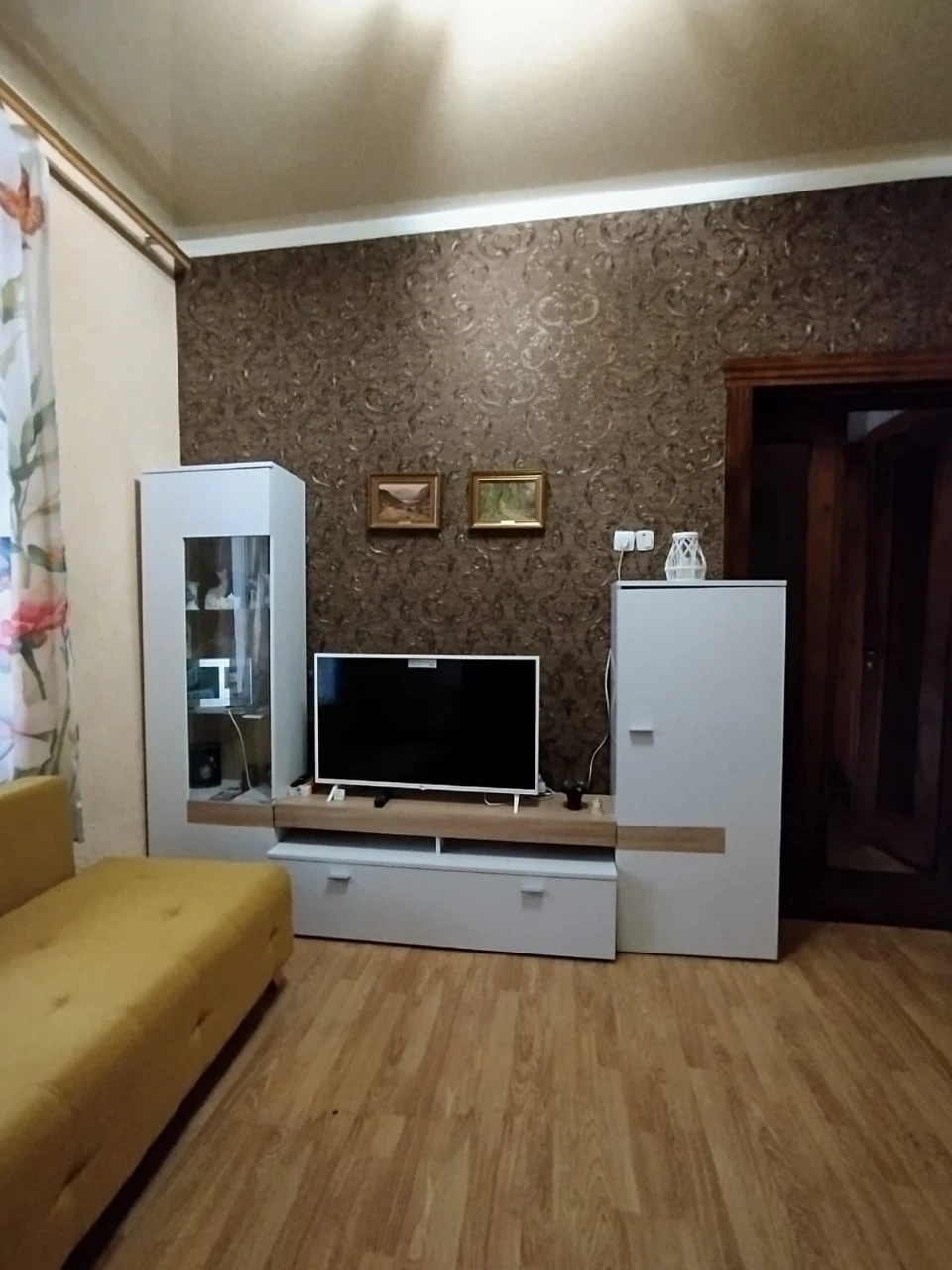 продам двокімнатну квартиру по вулиці Головна(район церкви П