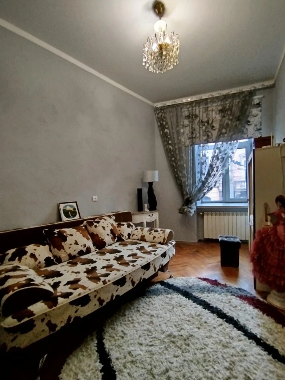 продам двокімнатну квартиру по вулиці Головна(район церкви П