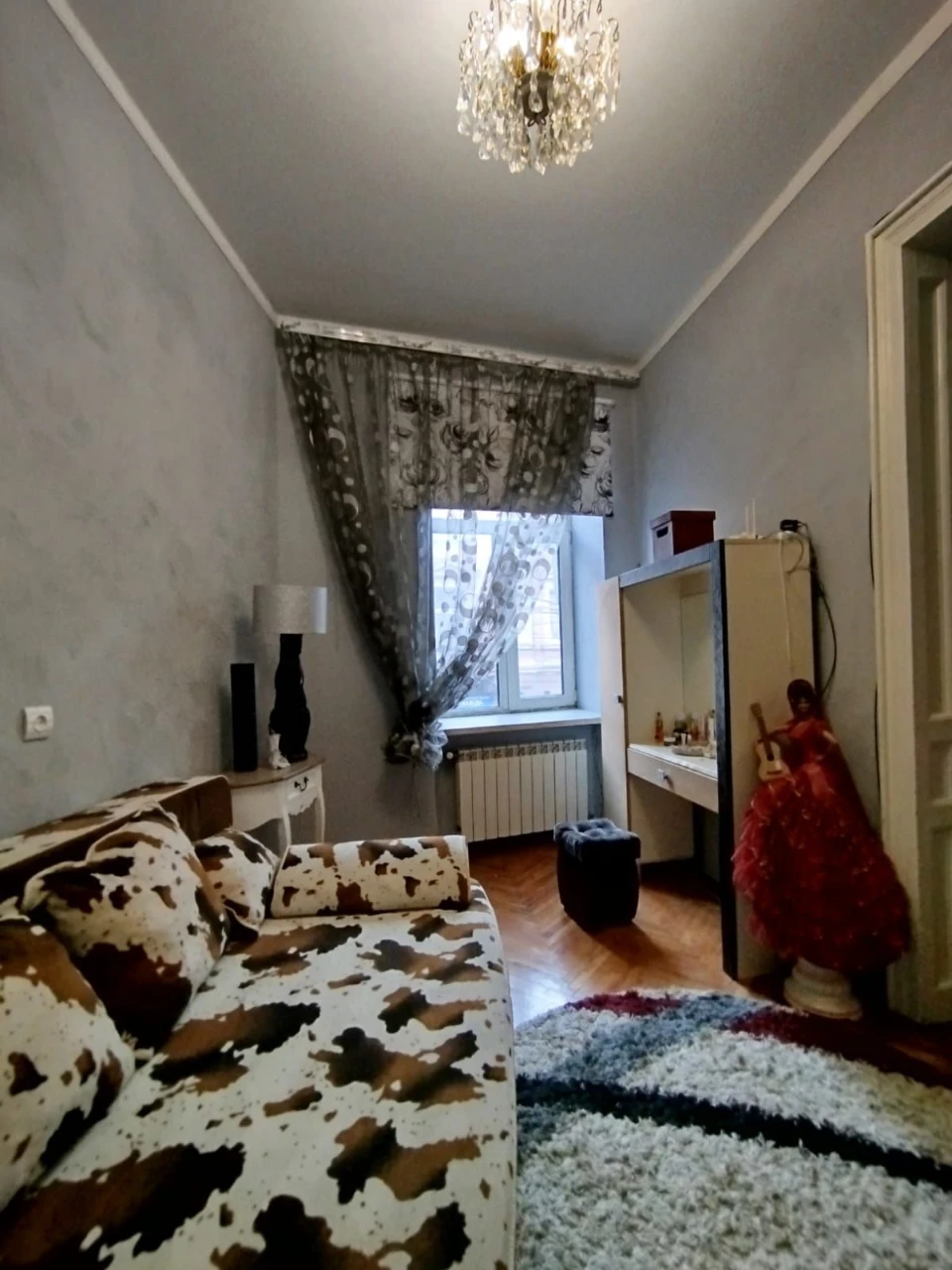 продам двокімнатну квартиру по вулиці Головна(район церкви П