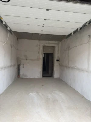 Продам гараж в житловому будинку високий під грузове авто