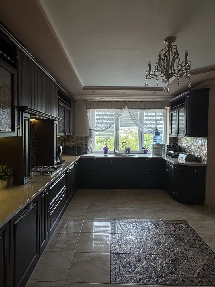 Продаж 3х кімнатної квартири вул. Вишнева