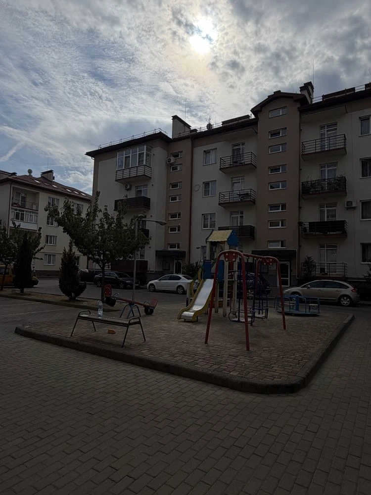 Продаж 3х кімнатної квартири вул. Вишнева
