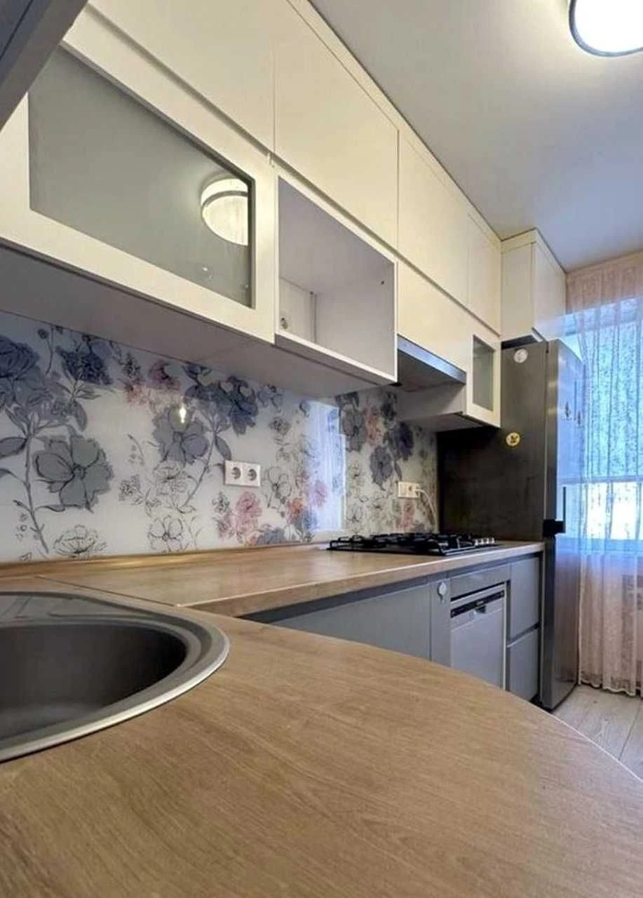 Продам 3-к квартиру с ремонтом на Малиновского, Солнечный