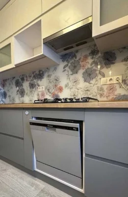Продам 3-к квартиру с ремонтом на Малиновского, Солнечный