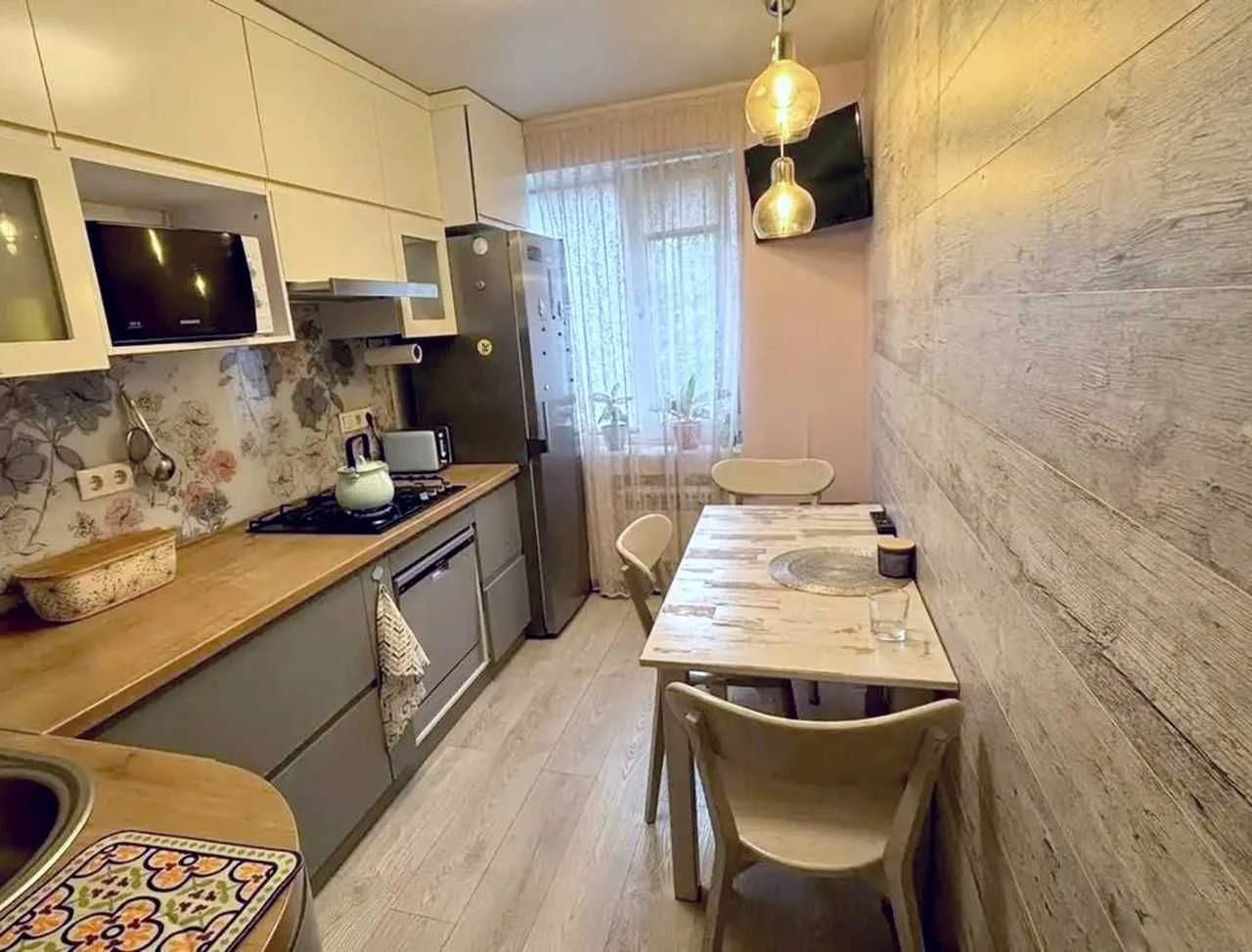 Продам 3-к квартиру с ремонтом на Малиновского, Солнечный