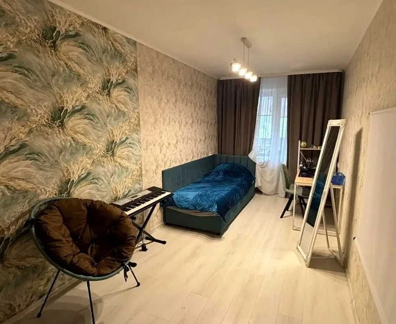 Продам 3-к квартиру с ремонтом на Малиновского, Солнечный