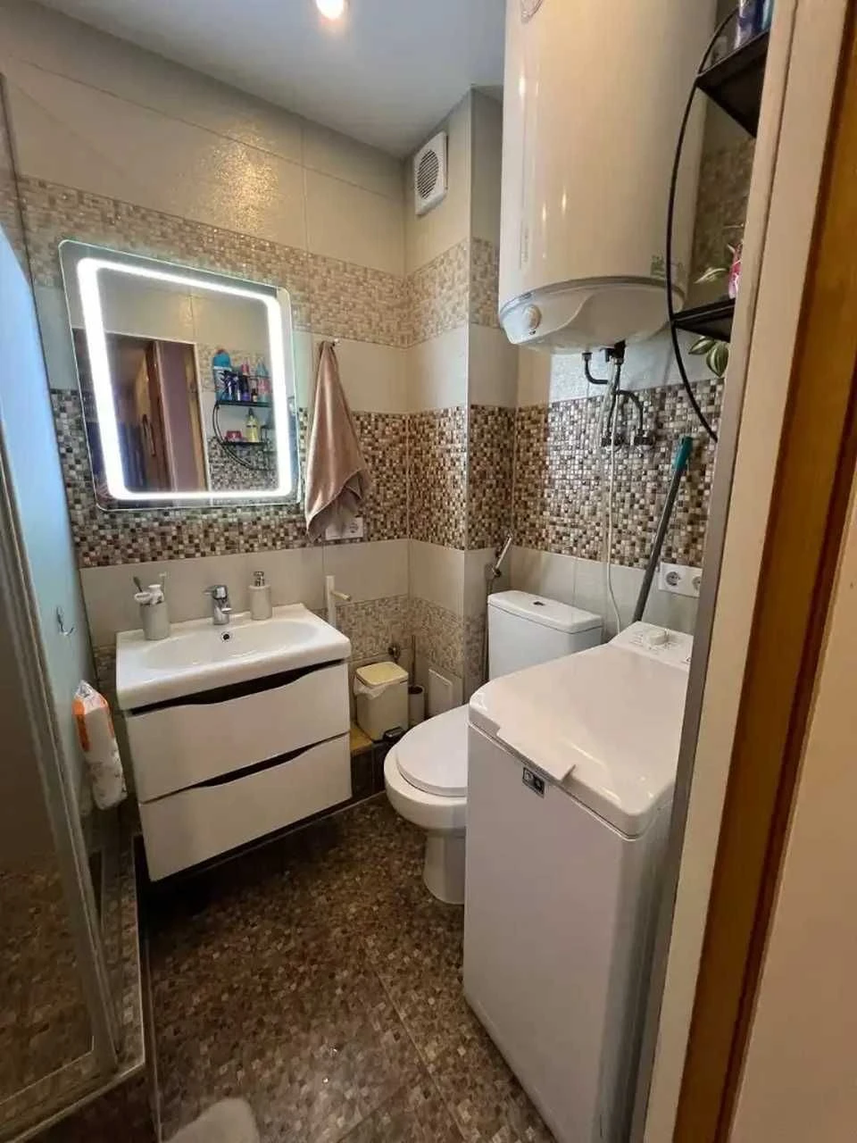 Продам 3-к квартиру с ремонтом на Малиновского, Солнечный