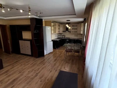 Продаж квартири 3-кімн. 100 м² 4/5 пов.