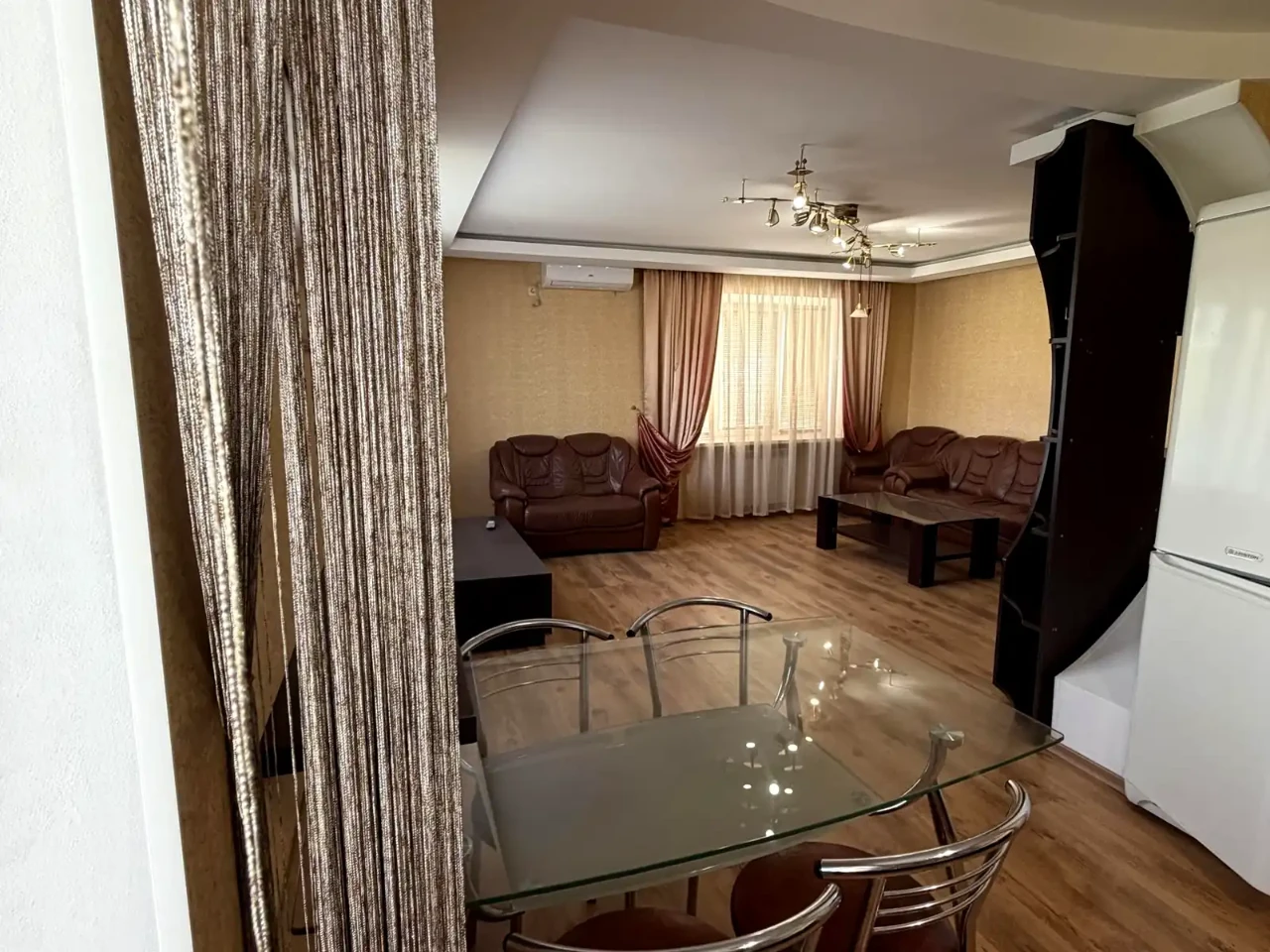 Продаж квартири 3-кімн. 100 м² 4/5 пов.