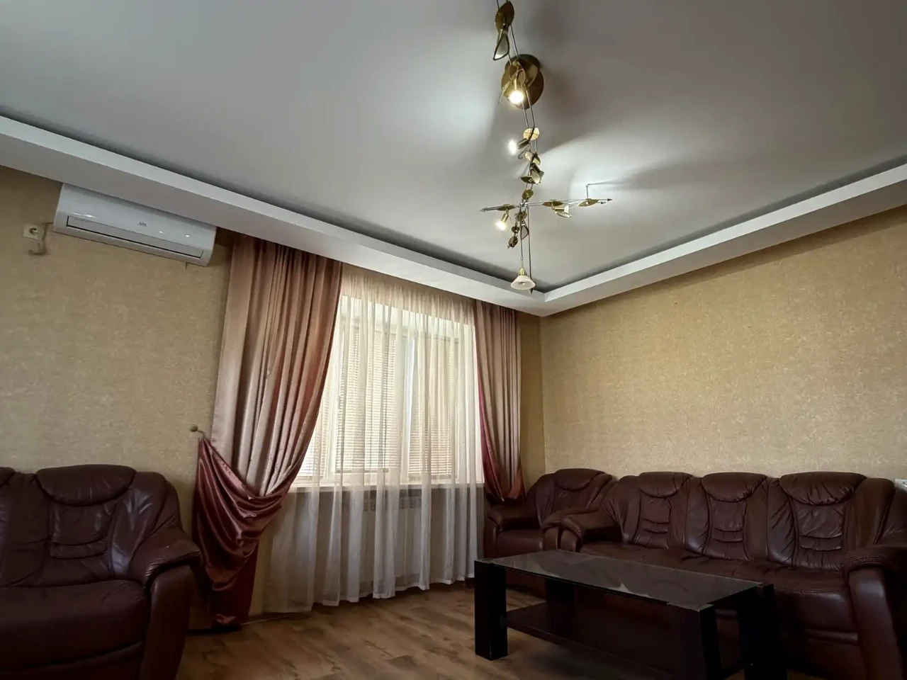 Продаж квартири 3-кімн. 100 м² 4/5 пов.