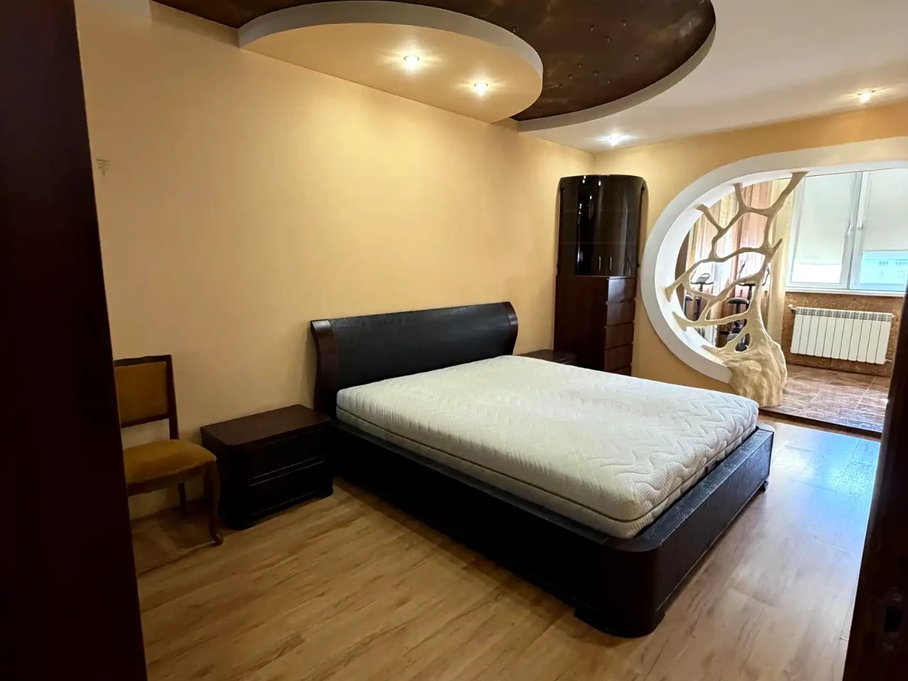 Продаж квартири 3-кімн. 100 м² 4/5 пов.