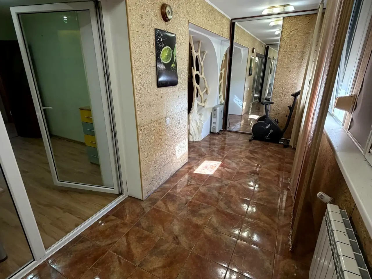 Продаж квартири 3-кімн. 100 м² 4/5 пов.